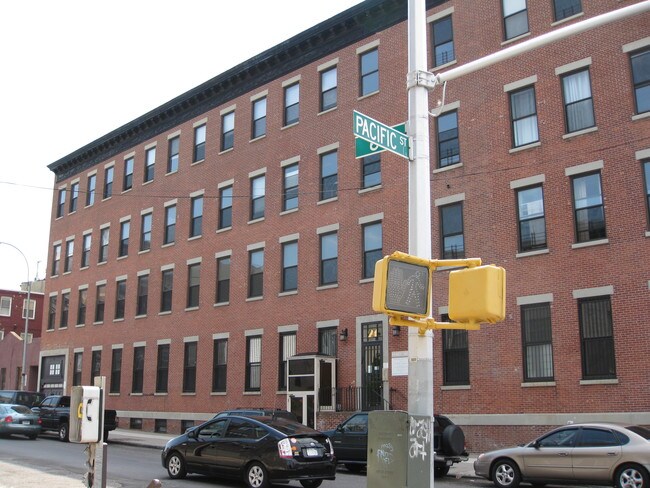 6 6th Ave in Brooklyn, NY - Building Photo - Building Photo