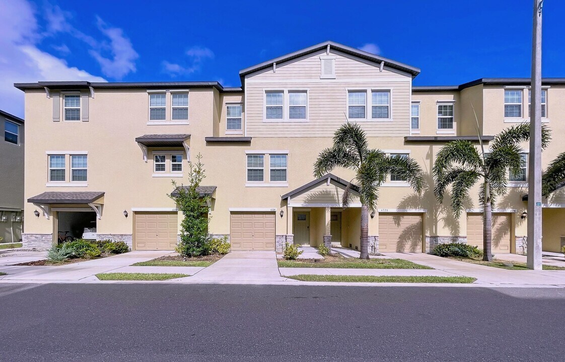 4724 Tuscan Loon Dr in Tampa, FL - Foto de edificio