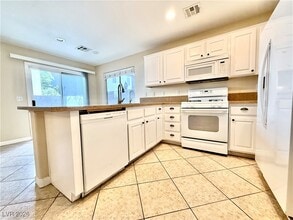 10256 Missouri Meadows St in Las Vegas, NV - Building Photo - Building Photo