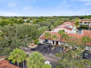 8336 Dundee Terrace in Miami Lakes, FL - Building Photo - Building Photo