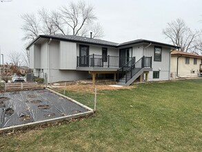 221 E Glenmore Dr in Gretna, NE - Building Photo - Building Photo