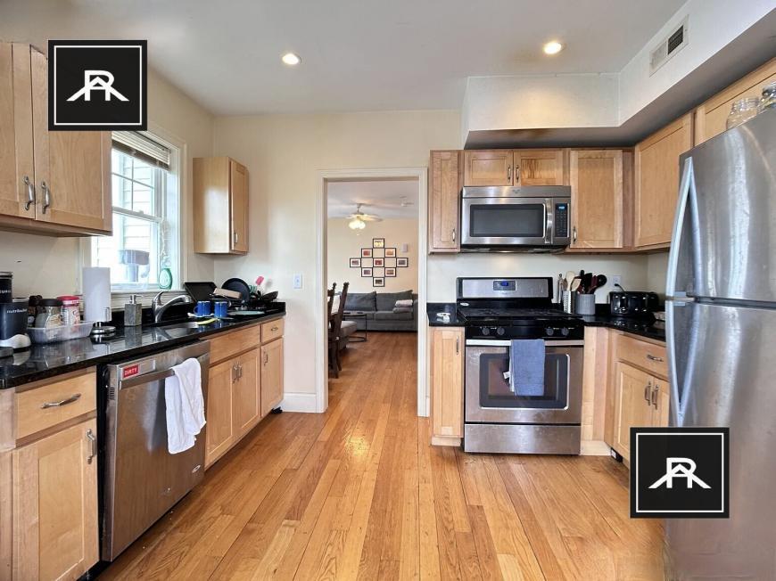 76 Brooks St in Boston, MA - Building Photo