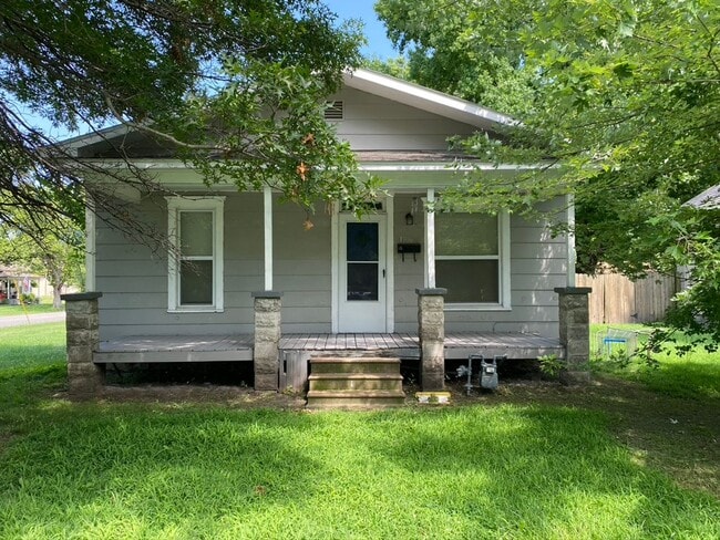 property at 1906 N Joplin St