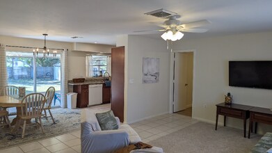 617 Indiana Ave in Nokomis, FL - Foto de edificio - Building Photo