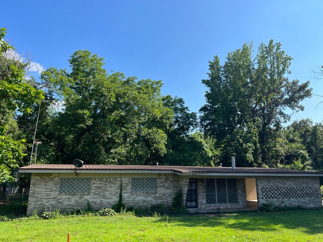 property at 1030 Louise Ln