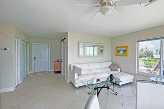 3541 NE Ocean Blvd in Jensen Beach, FL - Foto de edificio - Building Photo