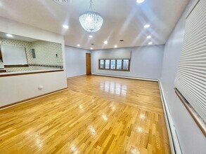 47 Country Village Ct in Bayonne, NJ - Building Photo - Building Photo