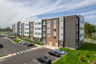 Newcomb Senior Apartments in Vineland, NJ - Foto de edificio - Building Photo