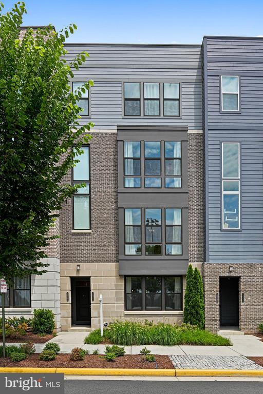 13342 Arrowbrook Centre Dr in Herndon, VA - Building Photo - Building Photo