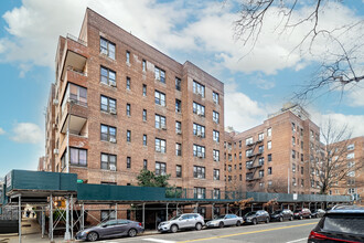 67-40 Yellowstone Blvd in Forest Hills, NY - Building Photo - Building Photo