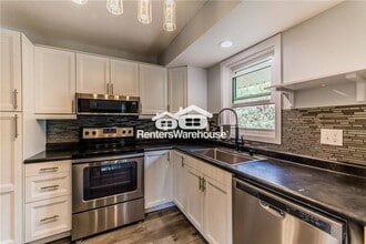 1126 E Travelers Trail in Burnsville, MN - Building Photo - Building Photo
