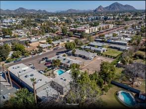 2535 E Clarendon Ave in Phoenix, AZ - Building Photo - Building Photo