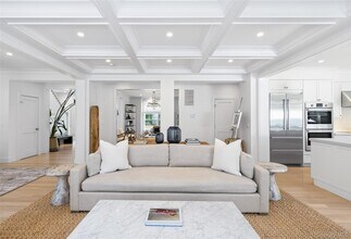 17 Bayview Rd N in Southampton, NY - Building Photo - Building Photo