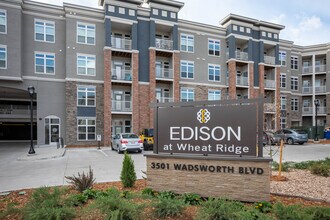 The Edison at Wheat Ridge in Wheat Ridge, CO - Foto de edificio - Building Photo