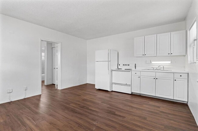 271 SW 1st St in Deerfield Beach, FL - Building Photo - Building Photo