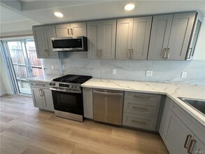 934 Manhattan Ave in Hermosa Beach, CA - Building Photo - Building Photo