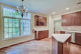 612 Kensington Ln in Livingston, NJ - Building Photo - Building Photo