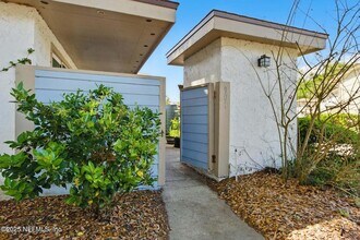 901 W Defender Ct in Atlantic Beach, FL - Building Photo - Building Photo