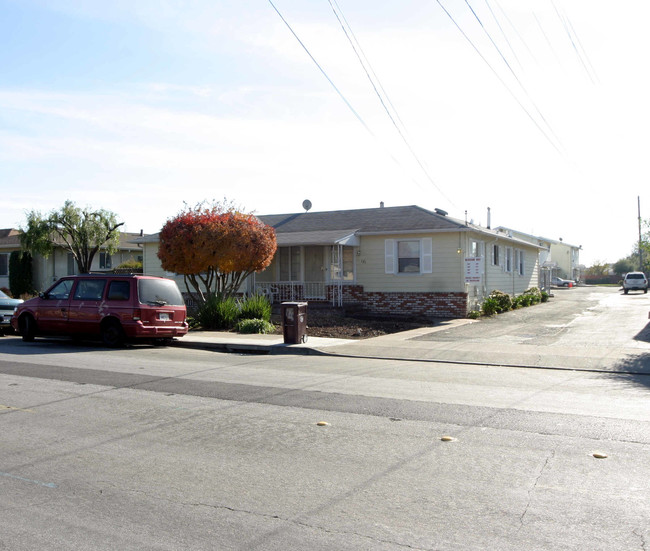 181 Blossom Way in Hayward, CA - Building Photo - Building Photo