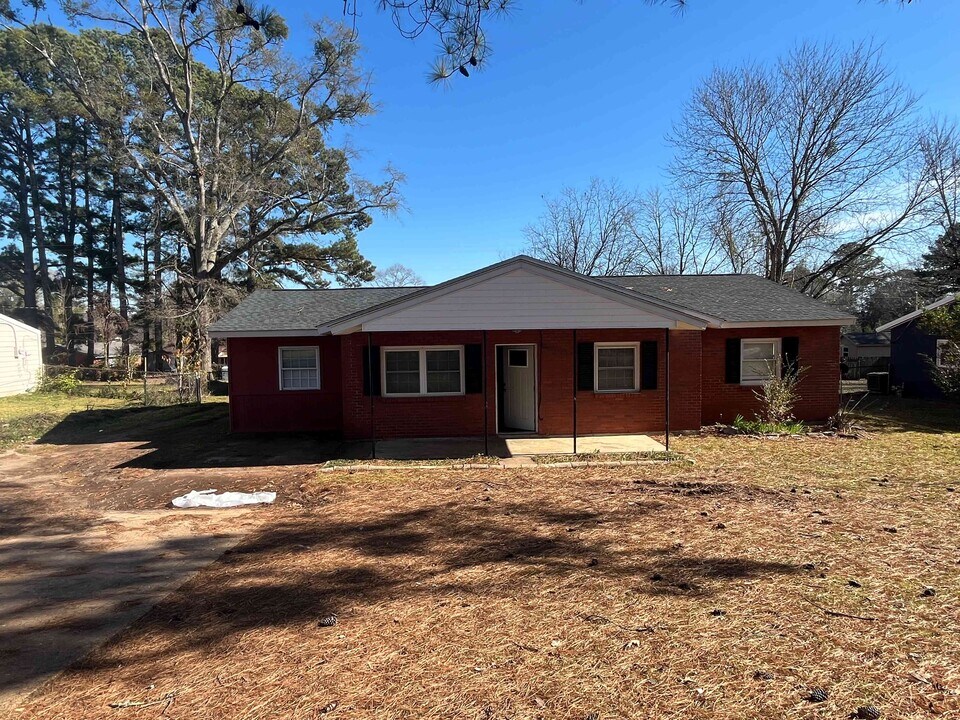 1102 Danville Rd SW in Decatur, AL - Foto de edificio