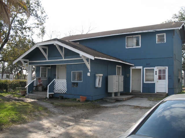 Pitts Apartments in Pasadena, TX - Building Photo