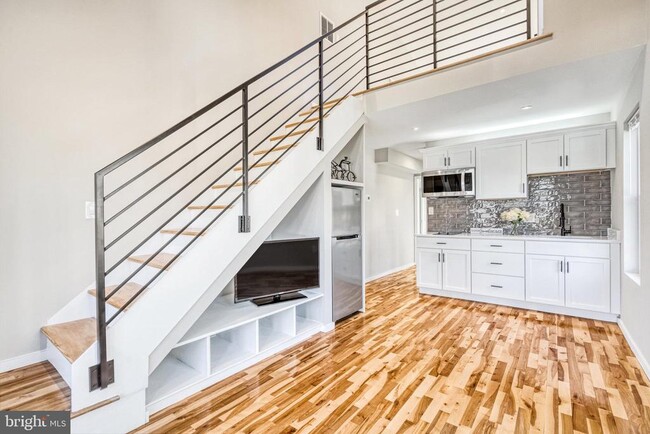 property at 10237 Stratford Ave