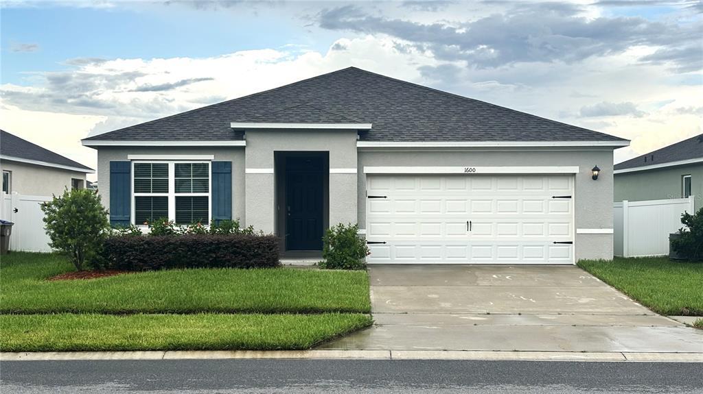 1600 Park Side Ave in Kissimmee, FL - Building Photo