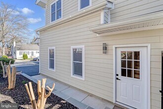 10237 Stratford Ave, Unit B in Fairfax, VA - Building Photo - Building Photo