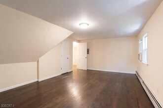 285 Orchard Terrace in Bogota, NJ - Foto de edificio - Building Photo