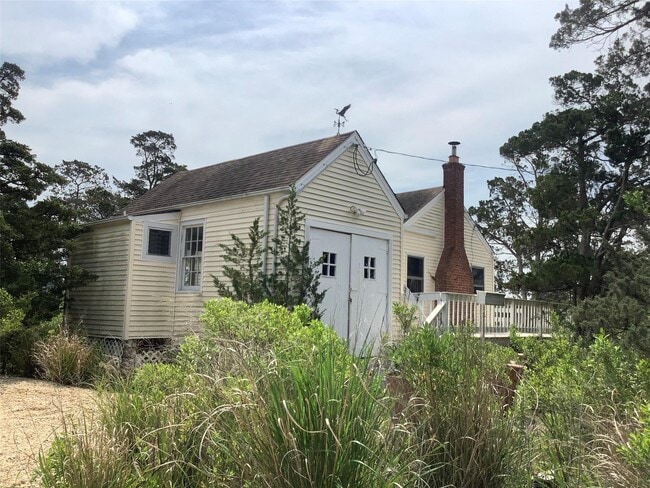 property at 1 Driftwood Ln