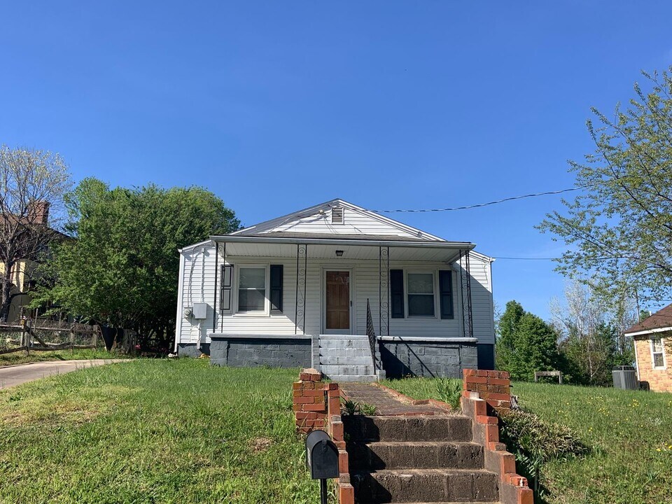 505 Turner St in Eden, NC - Foto de edificio