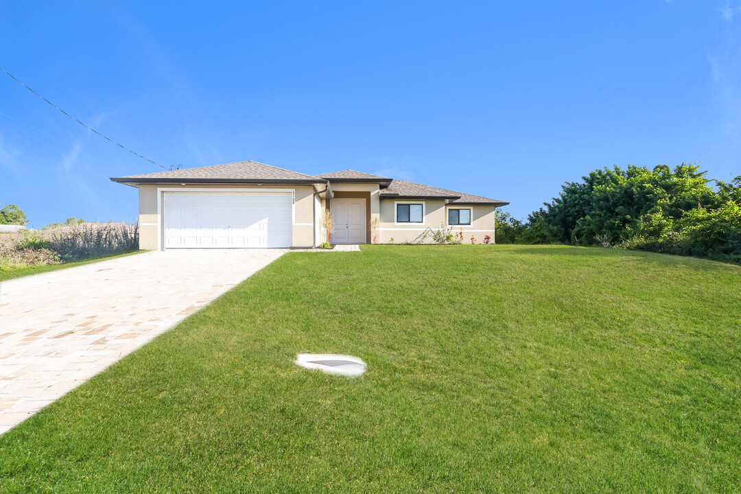3108 39th St SW in Lehigh Acres, FL - Building Photo