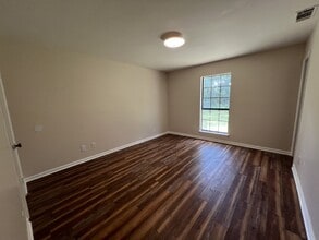 260 Garden Cir in Hinesville, GA - Building Photo - Building Photo