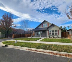 1402 Honey Locust Ave in Gardnerville, NV - Building Photo