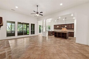 4609 Mont Blanc Dr, Unit 0617 in Austin, TX - Building Photo