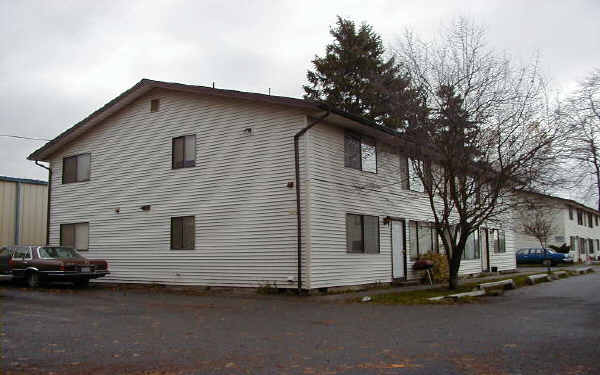 1026 Cedar Ave in Marysville, WA - Foto de edificio