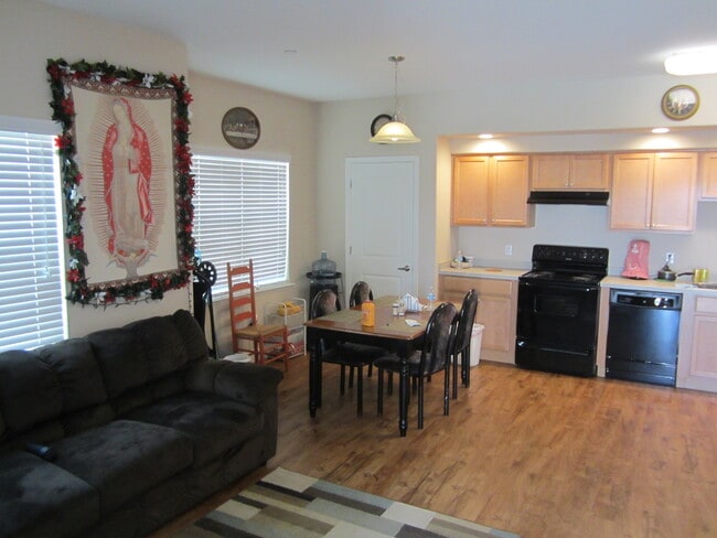 Palmer Villas Apartments in Huron, CA - Foto de edificio - Building Photo