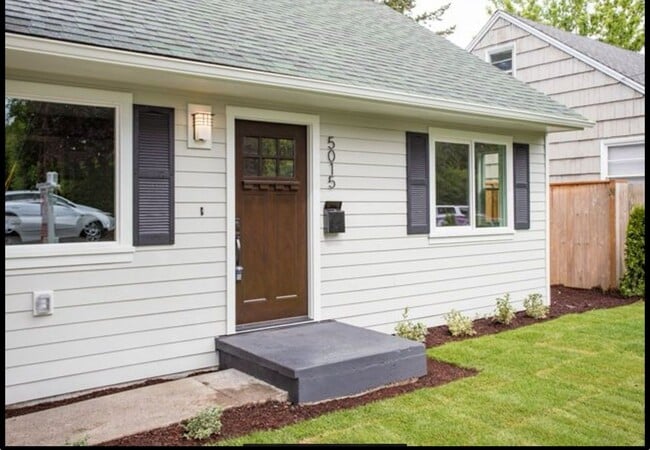 5015 SE 84th Ave in Portland, OR - Building Photo - Building Photo