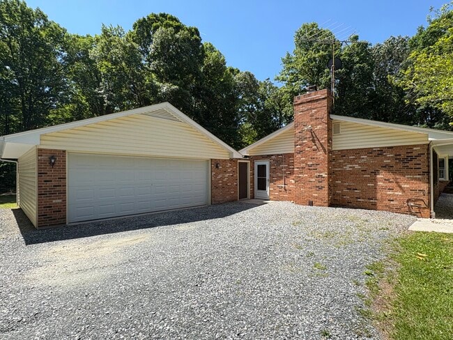 441 Toll Gate Rd in Concord, VA - Building Photo - Building Photo