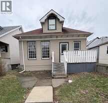1011 Windsor Ave in Windsor, ON - Building Photo
