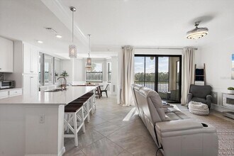 17704 Gawthrop Dr, Unit 207 in Bradenton, FL - Foto de edificio - Building Photo