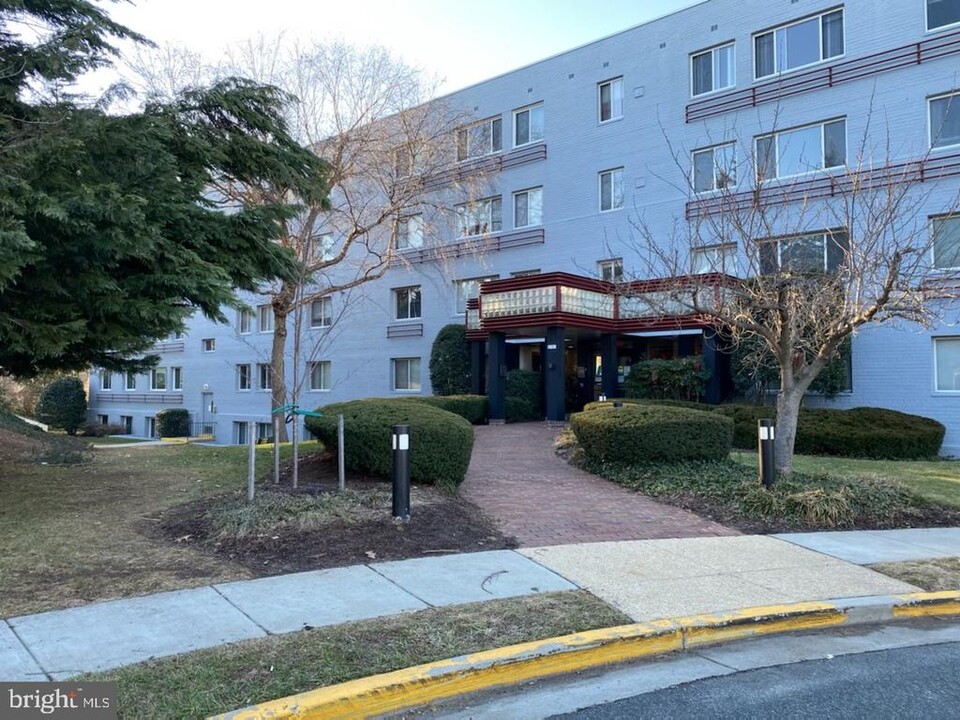3701 5th St S in Arlington, VA - Foto de edificio