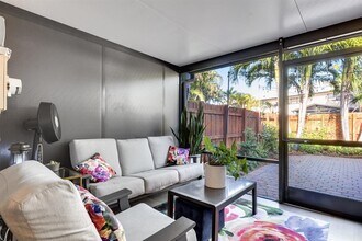 2134 NE 9th Ave in Wilton Manors, FL - Building Photo - Building Photo