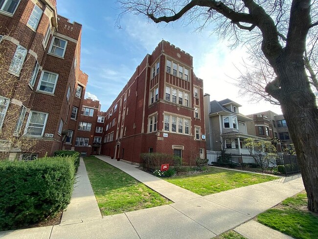 property at 1335 W Carmen Ave