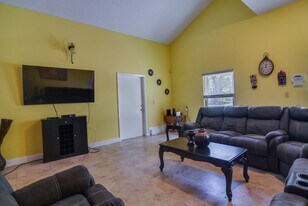 2960 58th Ave S in St. Petersburg, FL - Building Photo