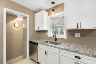 416 N Kenwood Ave in Royal Oak, MI - Building Photo - Building Photo