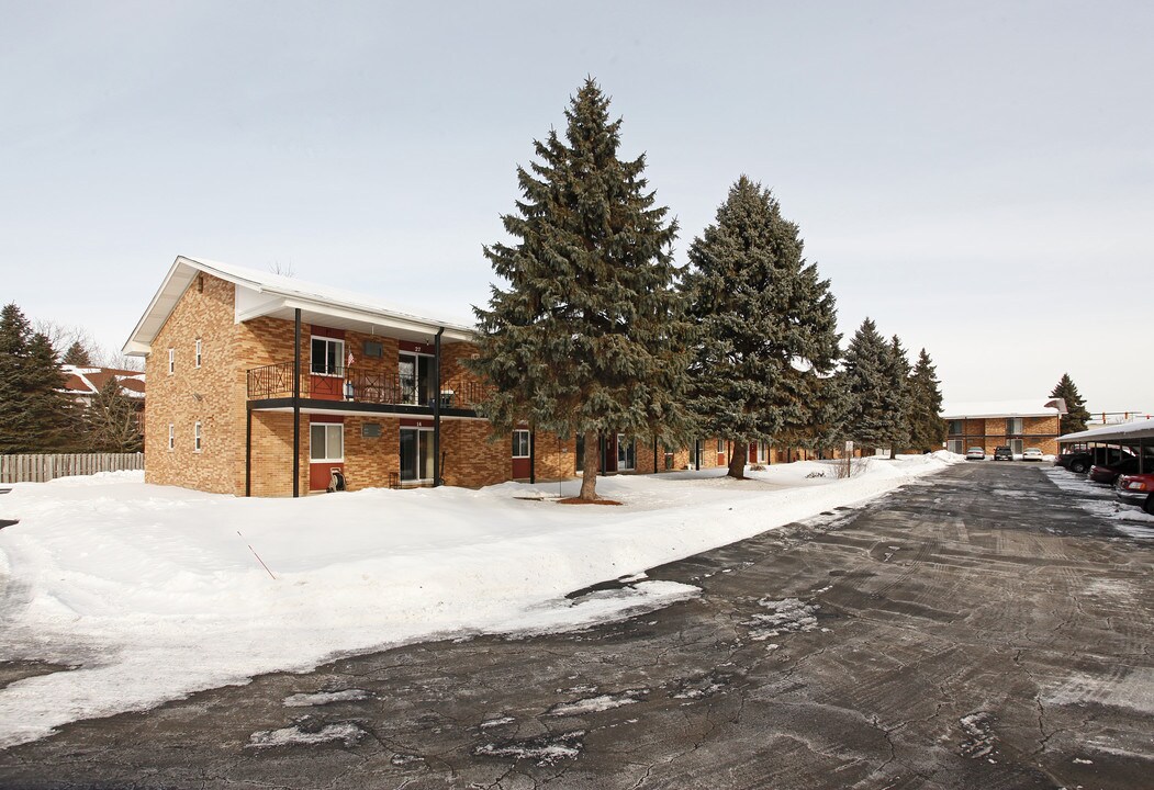 Brighton Plaza Apartments in Brighton, MI - Building Photo