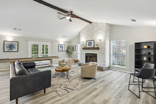 Lakeside Townhomes in Atlanta, GA - Building Photo - Building Photo