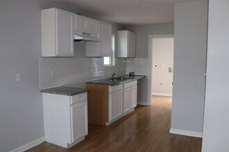 7608 E Magnolia St-Unit -B in Houston, TX - Building Photo - Building Photo