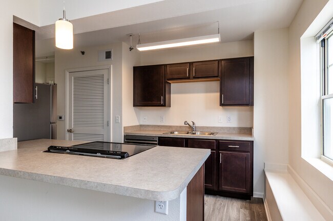 Ellison Apartments in Kansas City, MO - Building Photo - Interior Photo